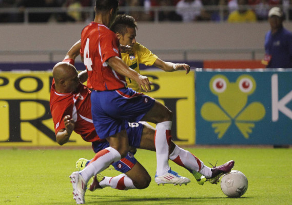 Brasil sufrió para ganarle a Costa Rica.