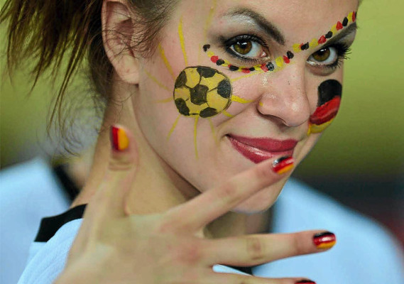 Las mejores fotos de las chicas de la Euro 2012.