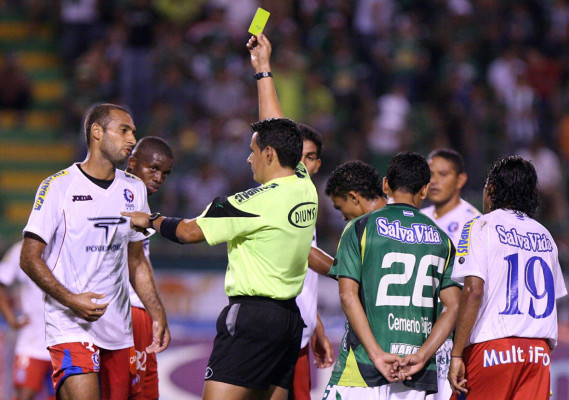 Benigno Pineda anunció su retiro del arbitraje