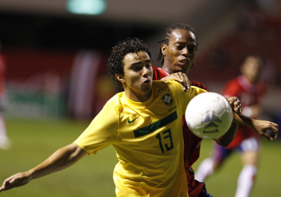Brasil sufrió para ganarle a Costa Rica.