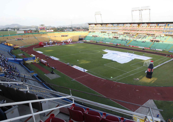 Fiesta catracha en el estadio Olímpico