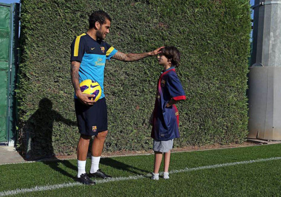Gabriel Muniz, niño brasileño sin pies, cumple su sueño.