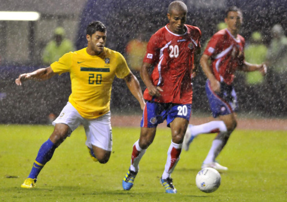 Brasil sufrió para ganarle a Costa Rica.