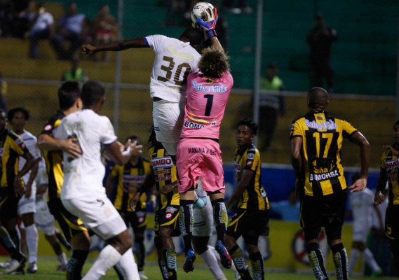 Clásico Real España-Olimpia en imágenes