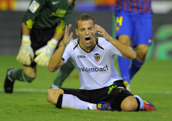 Valencia empata con el Barça y lidera la Liga española