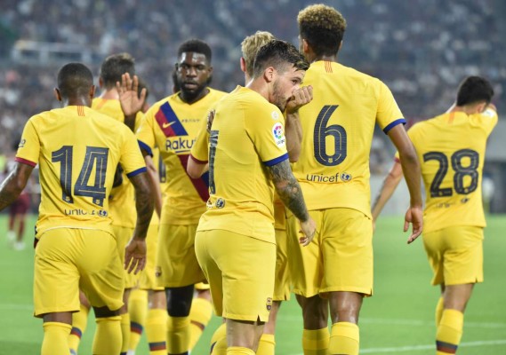 Fotos: El nuevo '7' del Barcelona, Iniesta y la emotiva noche en Japón