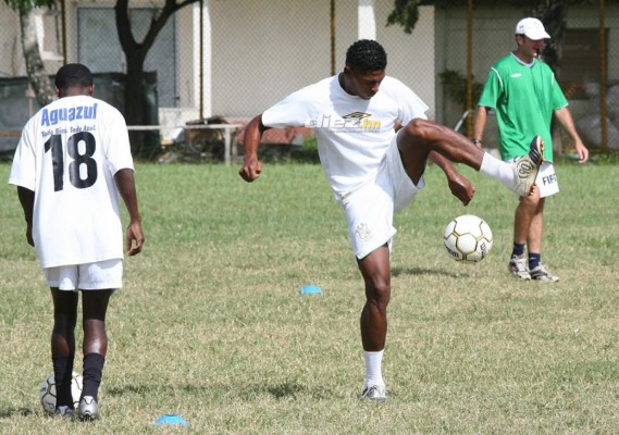 Las fotos que no habías visto del debut de Carlo Costly con Platense hace 14 años