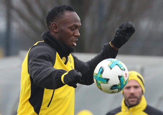 Usain Bolt realiza entrenamiento con el Borussia Dortmund