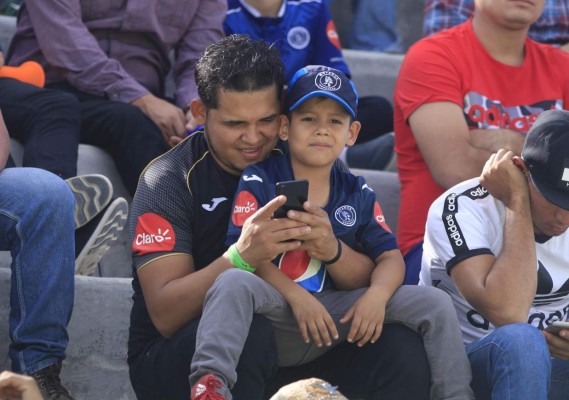 ¡Ambientazo! En Danlí se rinden ante Motagua y pintan de azul el Marcelo Tinoco