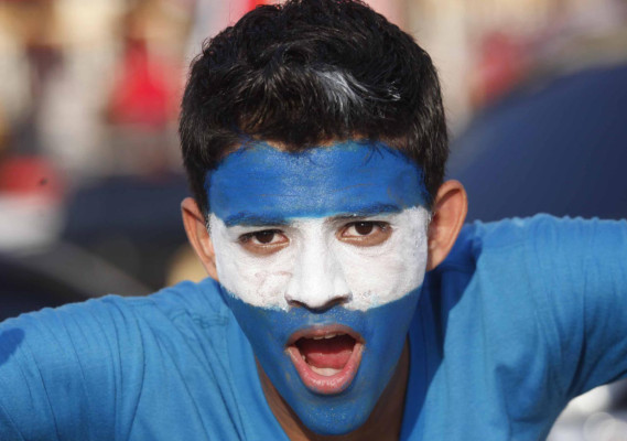 Fiesta catracha en el estadio Olímpico