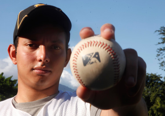 Orlando Castro, un Pirata hondureño en Pittsburgh