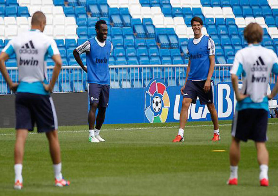 Imágenes del primer entrenamiento de Essien con el Real Madrid.