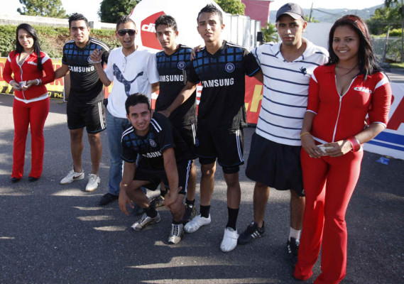 Fotos de fútbol calle organizado por DIEZ.