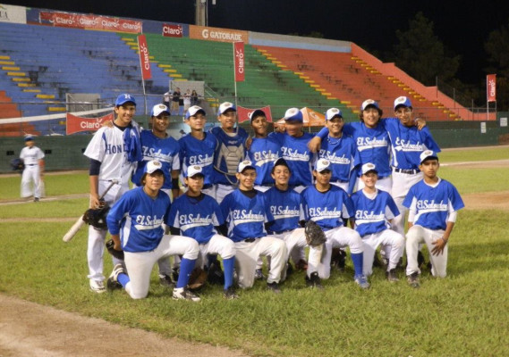 Roberto Velásquez triunfa en El Salvador