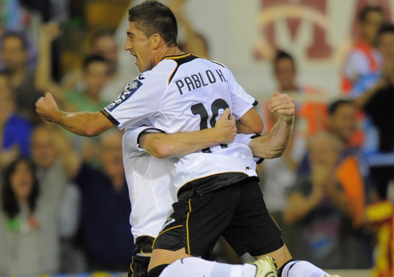 Valencia empata con el Barça y lidera la Liga española