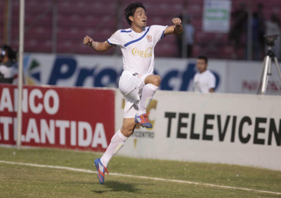 Victoria es súper líder en Honduras tras jornada polémica