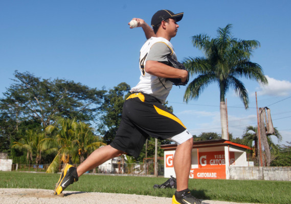 Orlando Castro, un Pirata hondureño en Pittsburgh