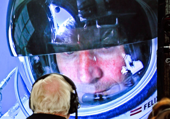 imágenes del histórico salto en caída libre Felix Baumgartner.