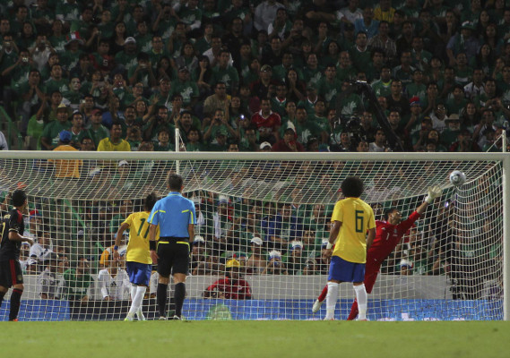 México 1-2 Brasil... Adiós invicto