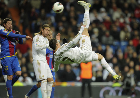 Real Madrid no perdona al Levante y sentencia liga.