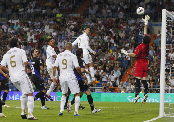 Real Madrid golea al Rayo y el Barca aplasta al Atlético de Madrid