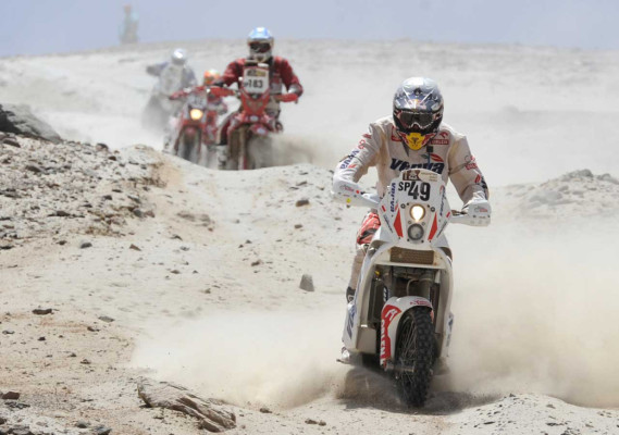 El Dakar, mano a mano entre Peterhansel y Roma.