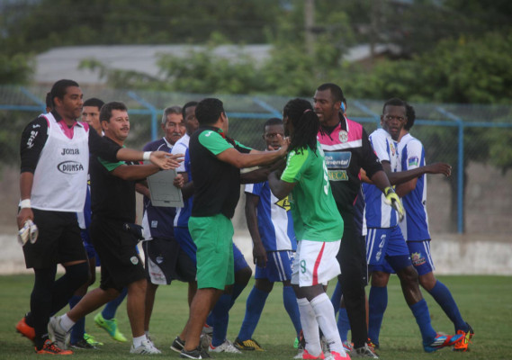 Victoria es súper líder en Honduras tras jornada polémica