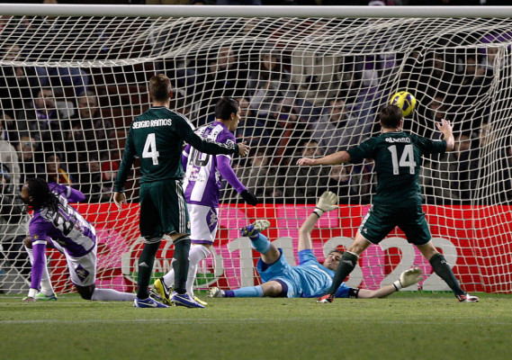 Doblete de Özil y gana el Real Madrid.