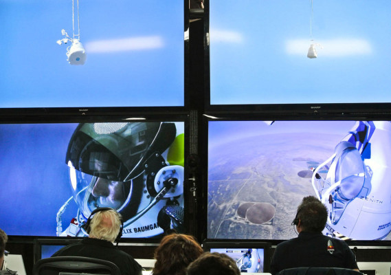 imágenes del histórico salto en caída libre Felix Baumgartner.