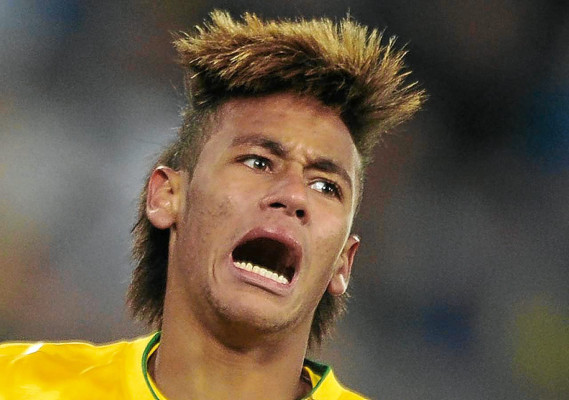 Brasil venció 2-1 a Bosnia gracias a un autogol en tiempo de descuento.