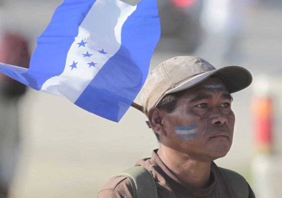 Fiesta catracha en el estadio Olímpico