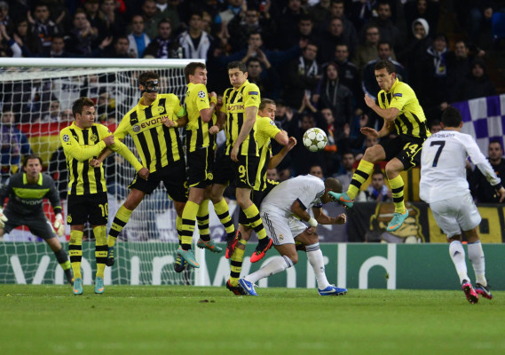 Özil salvó al Madrid de los fantasmas alemanes.