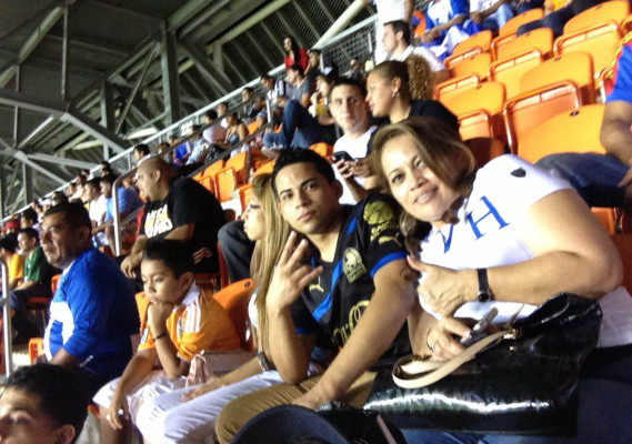 Los hondureños que estuvieron en el BBVA Compass Stadium