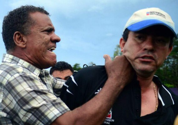 VIDEO: En pleno estadio, técnico y presidente se encaran y casi se van a los golpes