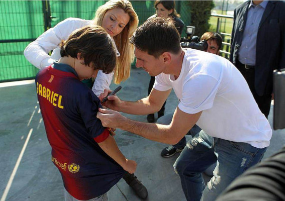 Gabriel Muniz, niño brasileño sin pies, cumple su sueño.