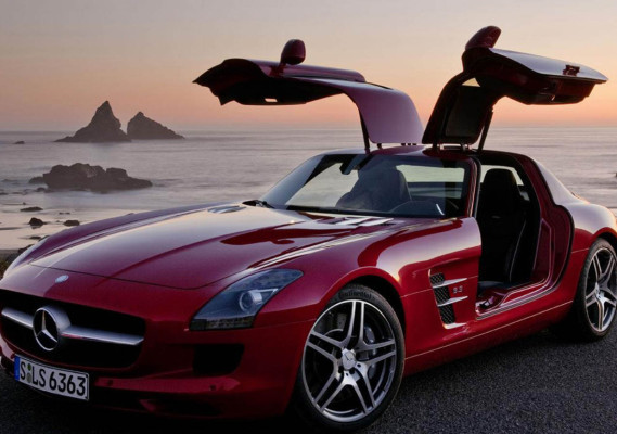 Cristiano Ronaldo y sus autos.