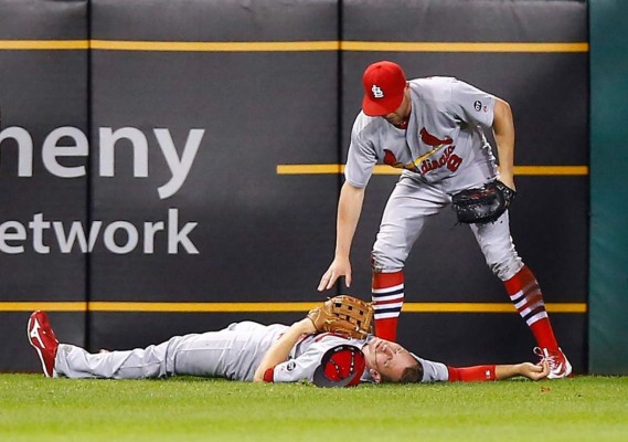 VIDEO: Terrible choque en las Grandes Ligas