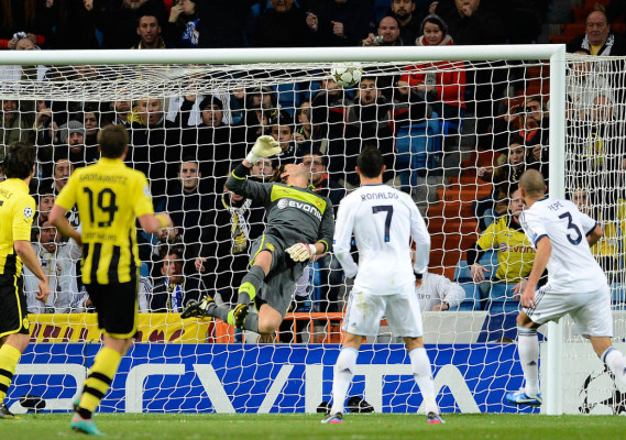 Özil salvó al Madrid de los fantasmas alemanes.