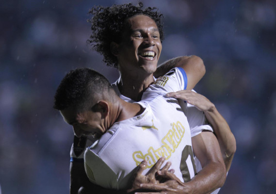 Olimpia perdonó al Houston Dynamo
