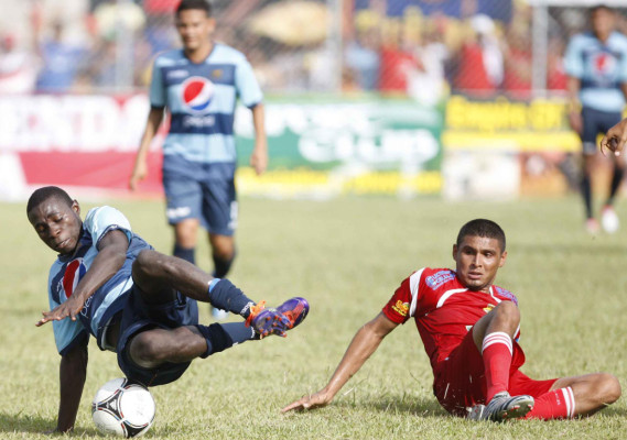 Victoria es súper líder en Honduras tras jornada polémica