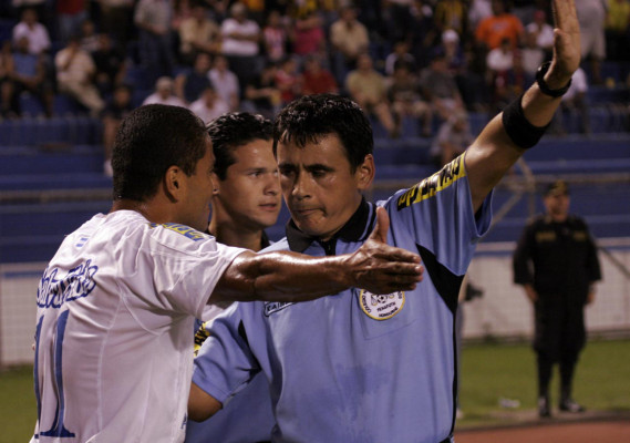 Benigno Pineda anunció su retiro del arbitraje