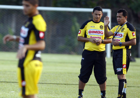 Imágenes de la presentación de Nahún Espinoza como DT del Real España.