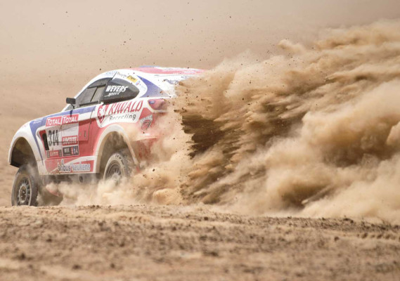 El Dakar, mano a mano entre Peterhansel y Roma.