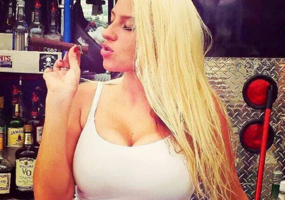 Luchadora de MMA sufre por el tamaño de sus senos