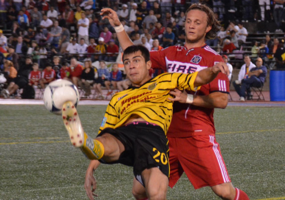 Real España cae ante el Chicago Fire.