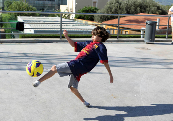 Gabriel Muniz, niño brasileño sin pies, cumple su sueño.