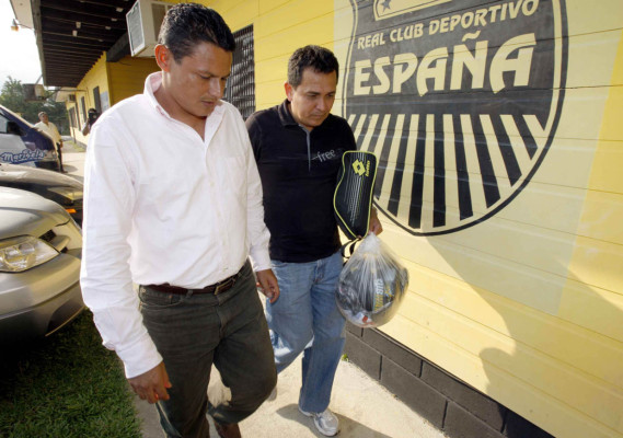 Imágenes de la presentación de Nahún Espinoza como DT del Real España.