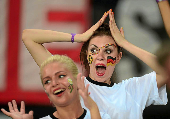 Las mejores fotos de las chicas de la Euro 2012.