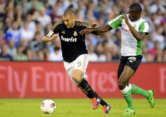 Valencia empata con el Barça y lidera la Liga española