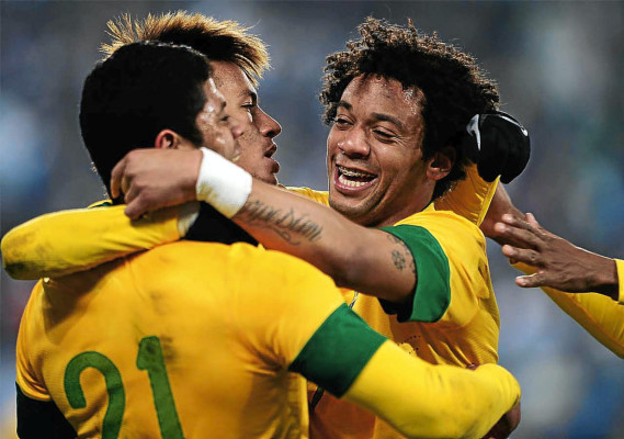 Brasil venció 2-1 a Bosnia gracias a un autogol en tiempo de descuento.